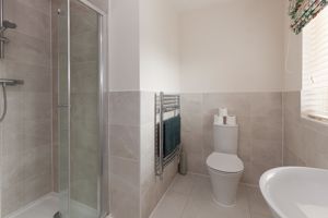 Ensuite - click for photo gallery